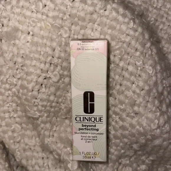 Clinique Beyond Perfecting Foundation
+ Concealer 6.5 buttermilk - Picture 5 of 7